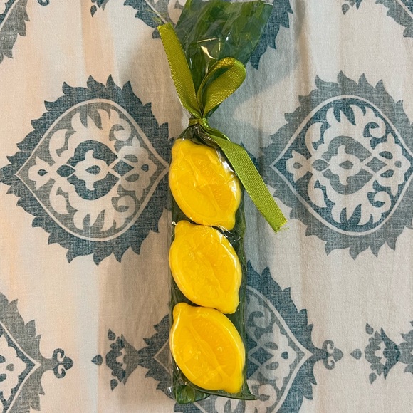 Lemon handmade soap from Capri Island, Italy. - Picture 2 of 3